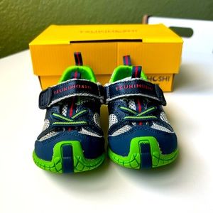 Tsukihoshi Marina tennis shoes.